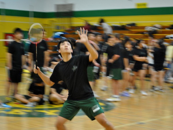 Daniel Chen follows the bird with his eyes and prepares to swing. 
