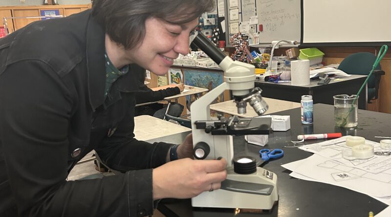 Jamie Diaz looks through microscope