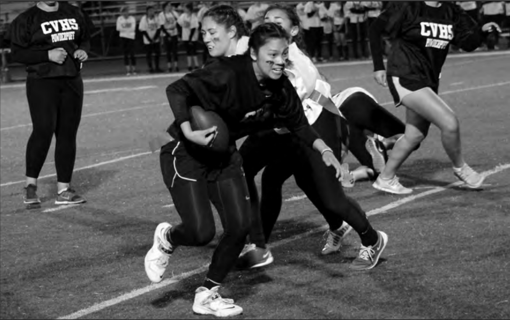 Seniors and sophomores take win at powderpuff game